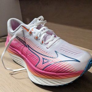 Mizuno Women's Wave Rebellion Pro - Size 7.5